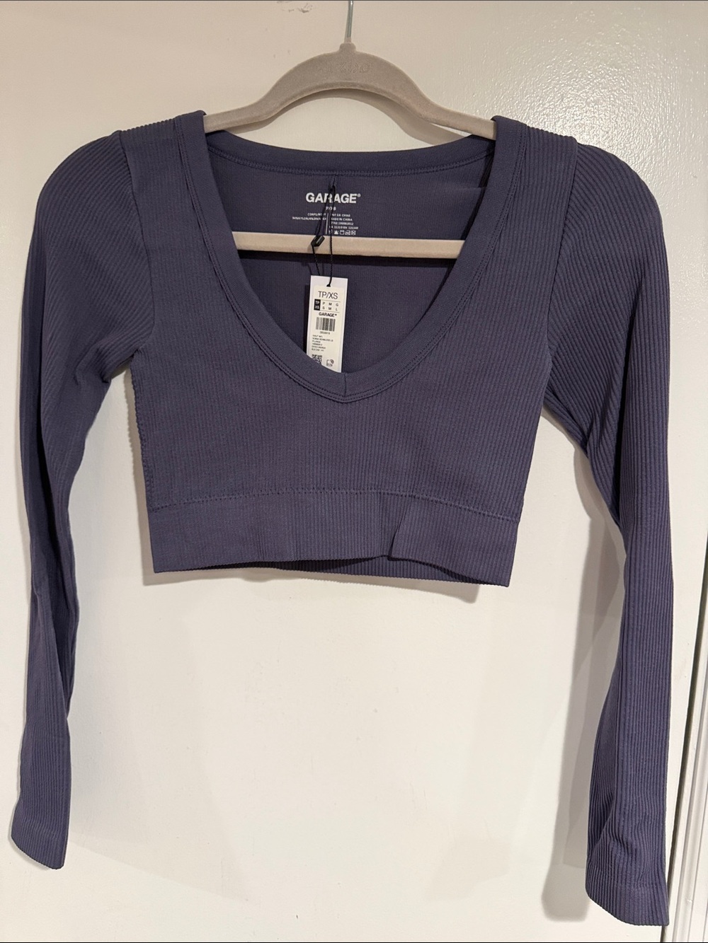 NWT Size XS Garage Women's Long Sleeve Ribbed V-Neck Crop Top